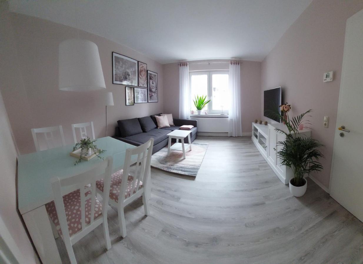 Helles Modern Eingerichtetes Apartment Halle  Buitenkant foto