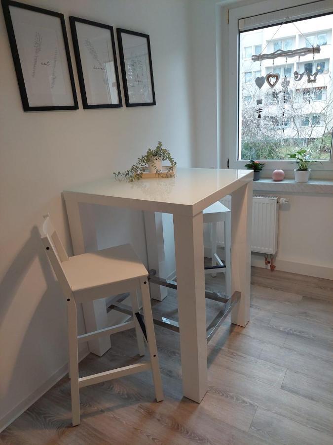 Helles Modern Eingerichtetes Apartment Halle  Buitenkant foto