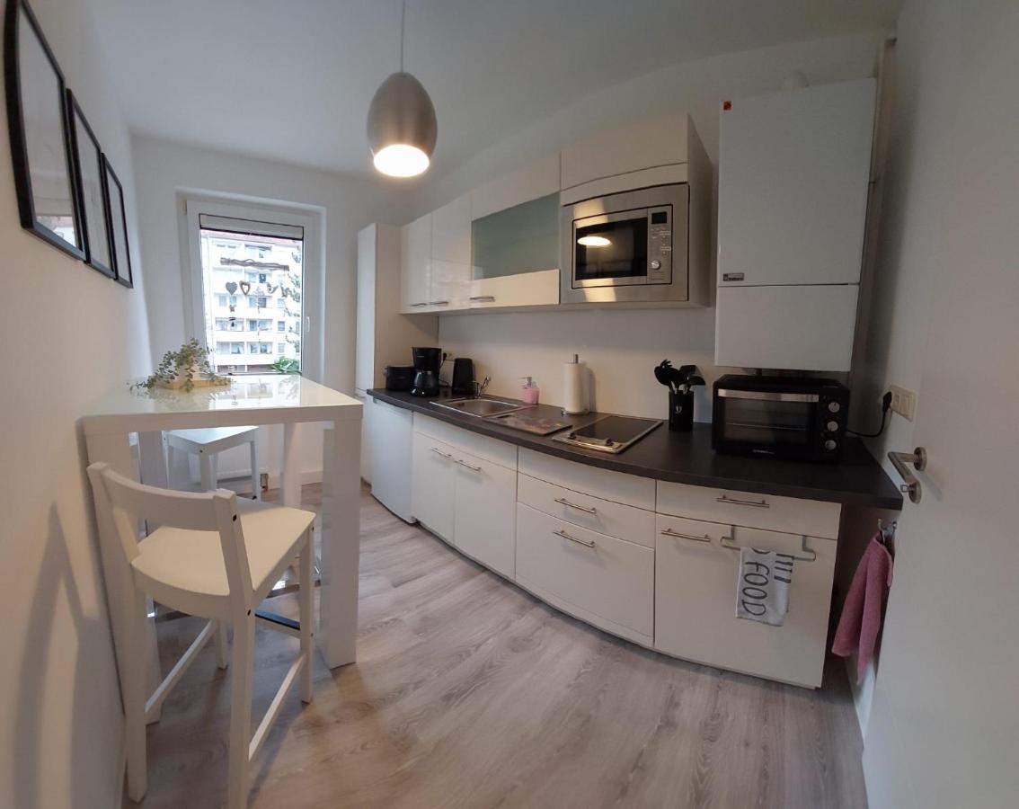 Helles Modern Eingerichtetes Apartment Halle  Buitenkant foto